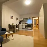 Apartment Kuestengold Ruhig, Familenfreundlich, Mit Terrasse Und Gem Garten Im Eg