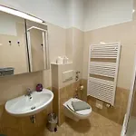 Apartment Kuestengold Ruhig, Familenfreundlich, Mit Terrasse Und Gem Garten Im Eg *