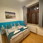 Kuestengold Ruhig, Familenfreundlich, Mit Terrasse Und Gem Garten Im Eg Rostock