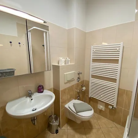 Apartment Kuestengold Ruhig, Familenfreundlich, Mit Terrasse Und Gem Garten Im Eg *