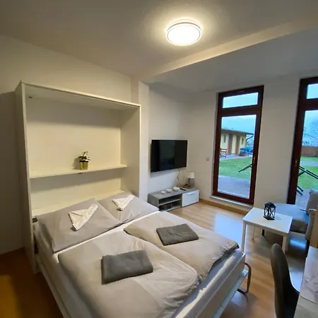 Apartment Kuestengold Ruhig, Familenfreundlich, Mit Terrasse Und Gem Garten Im Eg *