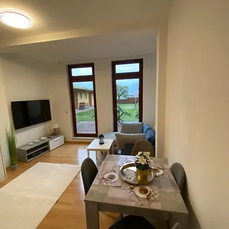 Kuestengold Ruhig, Familenfreundlich, Mit Terrasse Und Gem Garten Im Eg Apartment